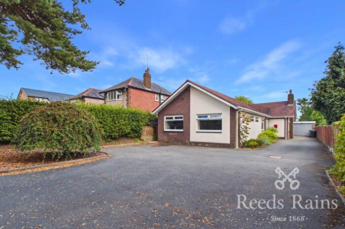 3 Bedroom Bungalow For Sale In Lancaster Lane, Leyland, Lancashire, PR25