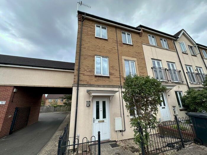 4 Bedroom End Of Terrace House To Rent In Thackeray, Horfield, Bristol, BS7