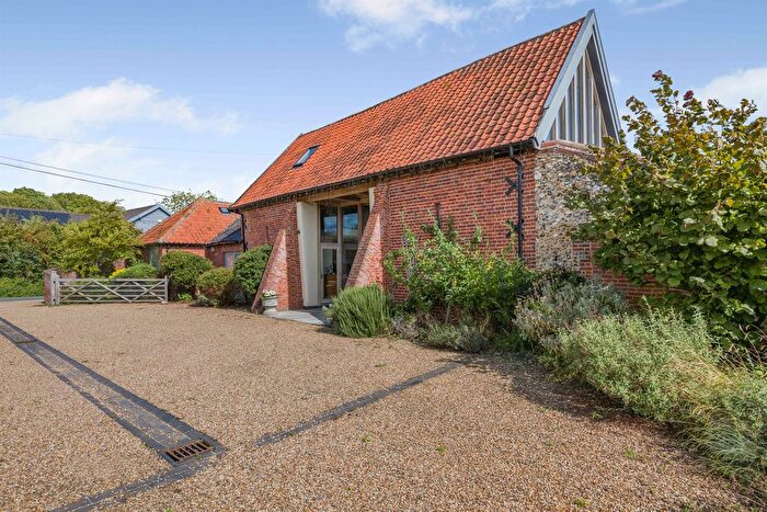 4 Bedroom Barn Conversion For Sale In Lodge Lane, Shelfanger, Diss, IP22