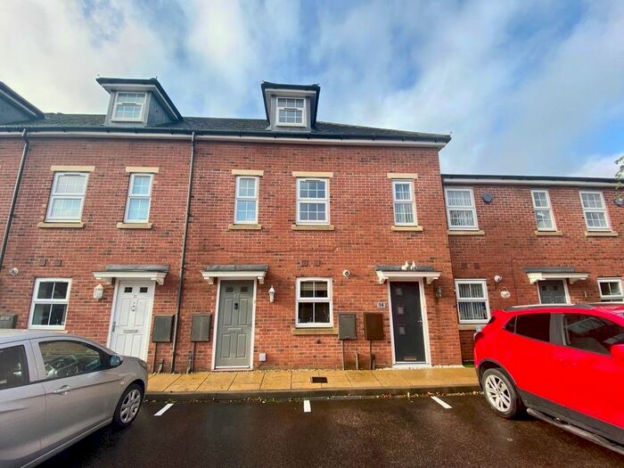 4 Bedroom Town House To Rent In Lyon Court, Coleshill, Birmingham, B46