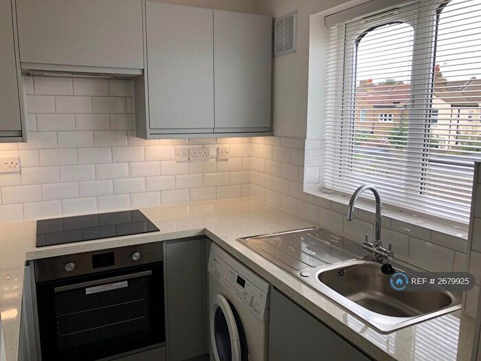 1 Bedroom Flat To Rent In Waddington Close, Enfield, EN1