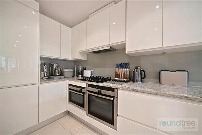 2 Bedroom Flat For Sale In Ashley Lane, Hendon, NW4