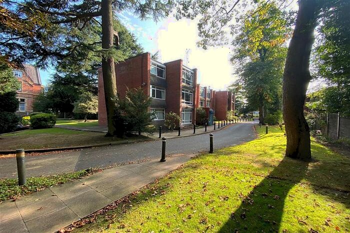 2 Bedroom Flat To Rent In Moss Manor, The Avenue, Sale, M33
