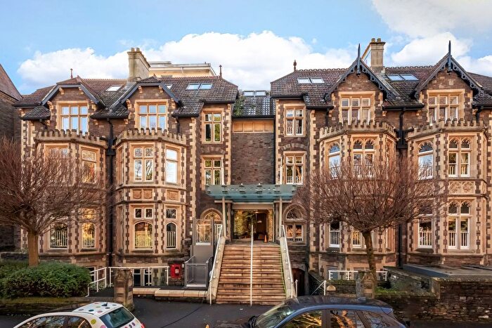 2 Bedroom Flat For Sale In Elmdale Road, Tyndalls Park, Bristol, BS8