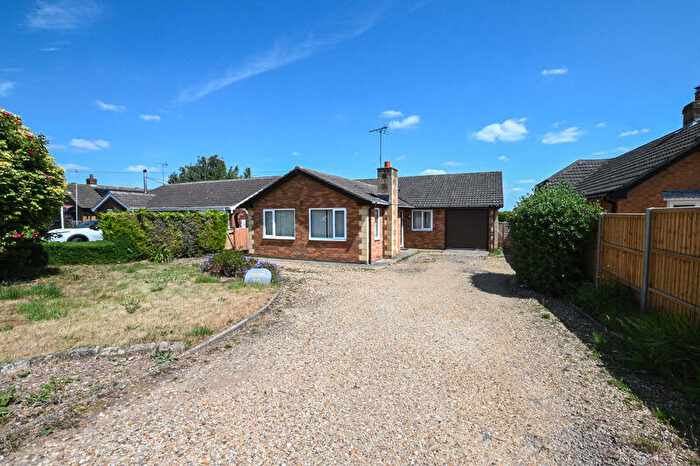 3 Bedroom Detached Bungalow For Sale In Six House Bank, West Pinchbeck, Lincolnshire, PE11