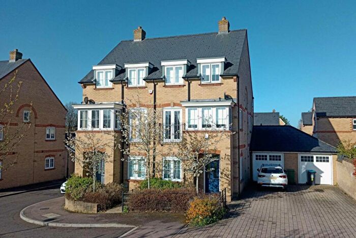 3 Bedroom Semi-Detached House For Sale In Britannia Close, Hemel Hempstead, HP2