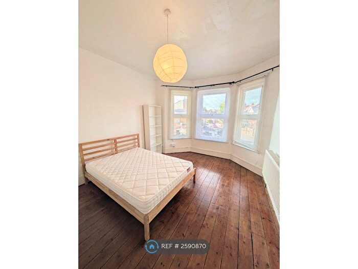 4 Bedroom Maisonette To Rent In Temple Road, London, NW2