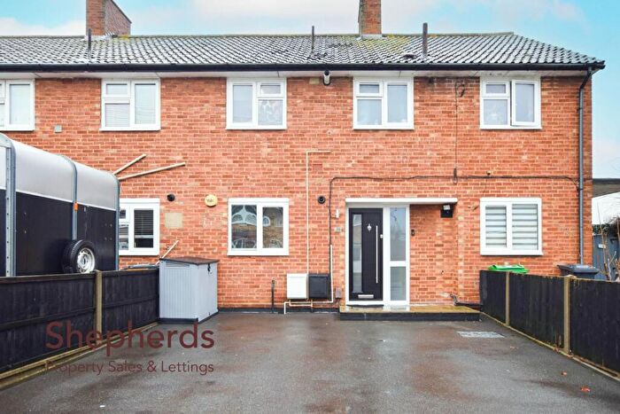 2 Bedroom Maisonette For Sale In Wavell Close, Cheshunt, EN8