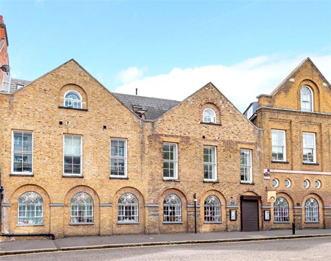 2 Bedroom Apartment For Sale In The Gatehouse, High Street, Romford, RM1