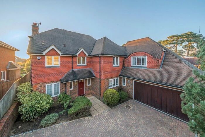 5 Bedroom Detached House To Rent In Summit Place, Weybridge, KT13