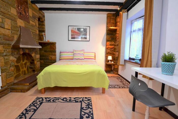 5 Bedroom Terraced House To Rent In Stothard Street, Whitechapel, London, E1