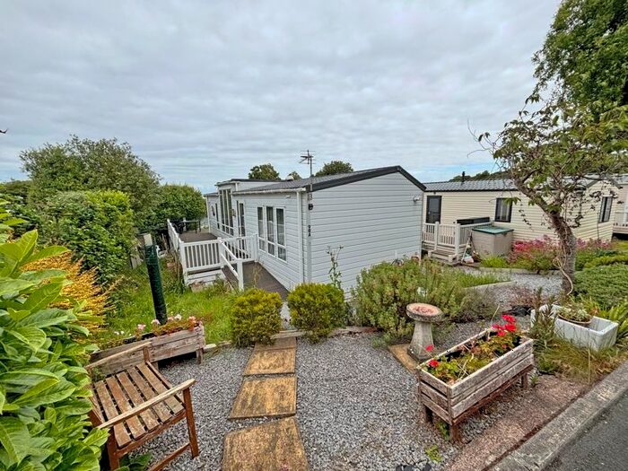 2 Bedroom Mobile/park Home For Sale In Watchet, TA23