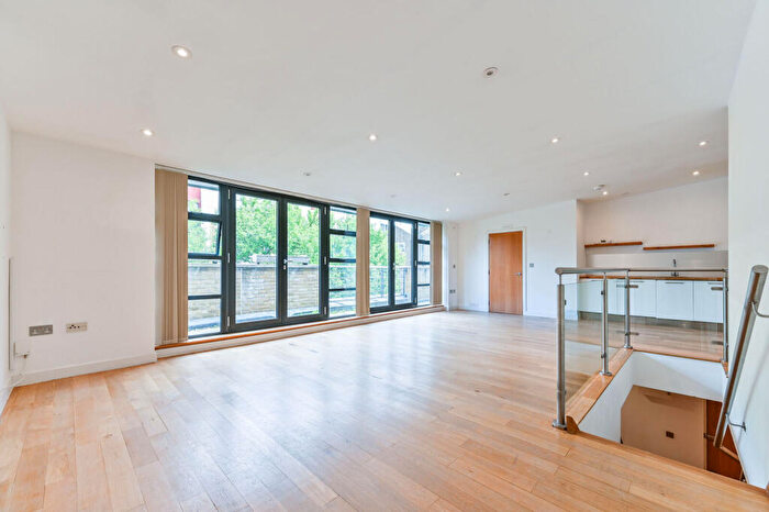3 Bedroom Flat For Sale In Bouton Place, Barnsbury, London, N1