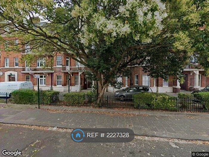 3 Bedroom Flat To Rent In Deauville Mansions, London, SW4
