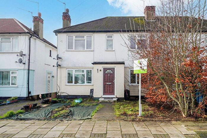 2 Bedroom Maisonette For Sale In Fairfield Drive, Harrow, HA2