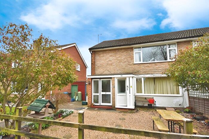 2 Bedroom Flat To Rent In Ingram Avenue, Aylesbury, HP21