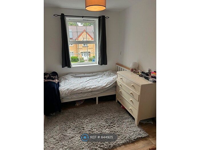2 Bedroom Flat To Rent In Mckenzie Court, Newbury, RG14