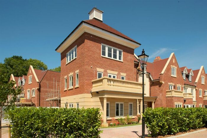 2 Bedroom Flat To Rent In Kingswood Park, Bonsor Drive, Kingswood, KT20