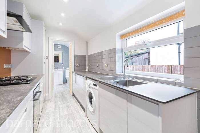 2 Bedroom Semi-Detached House To Rent In Leslie Grove, Croydon, CR0