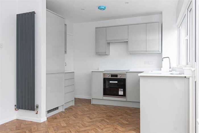 3 Bedroom House To Rent In Brook Way, Lancing, BN15