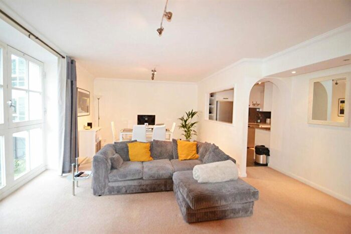 1 Bedroom Flat To Rent In Stunning One Bed With Gorgeous Canal Views, NW1