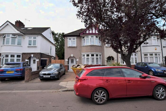 3 Bedroom Terraced House To Rent In Primrose Avenue, Romford, RM6
