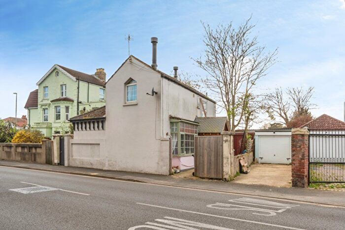 3 Bedroom Detached House For Sale In Foster Road, Gosport, PO12