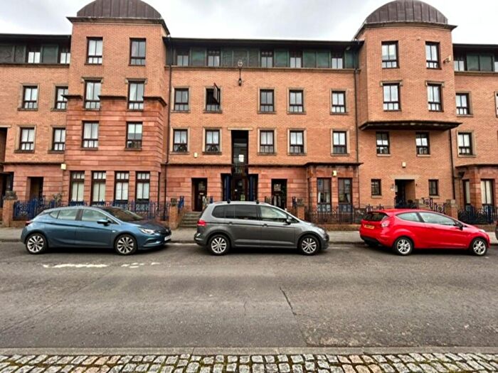 2 Bedroom Apartment To Rent In Errol Gardens, New Gorbals, G5