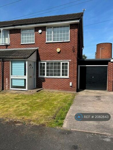 3 Bedroom Semi-Detached House To Rent In Grampian Close, Chadderton, Oldham, OL9