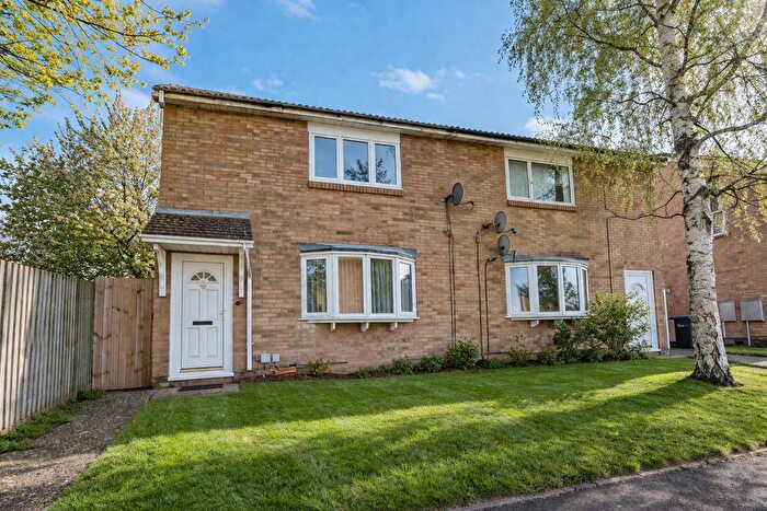 2 Bedroom Maisonette To Rent In Obelisk Rise, Northampton, NN2