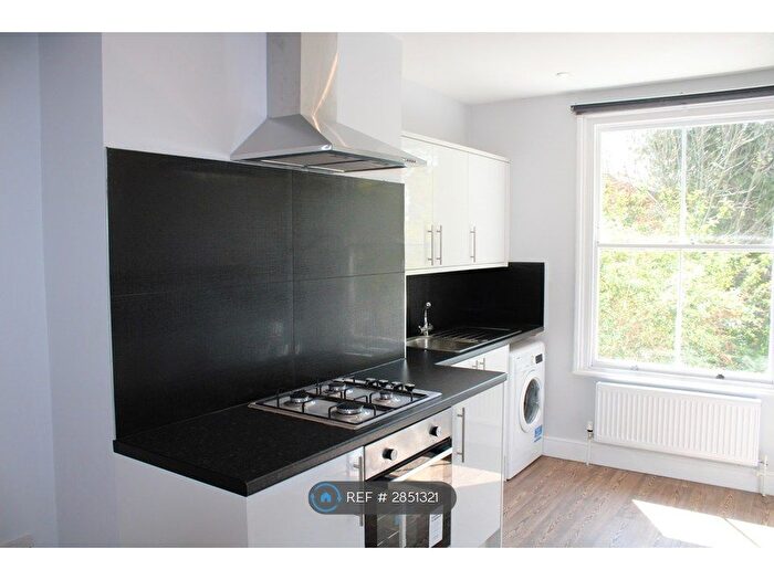 3 Bedroom Maisonette To Rent In High Street, London, SE20