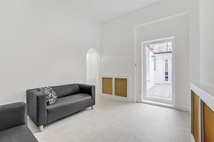 1 Bedroom Flat To Rent In Queenstown Road, London, SW8