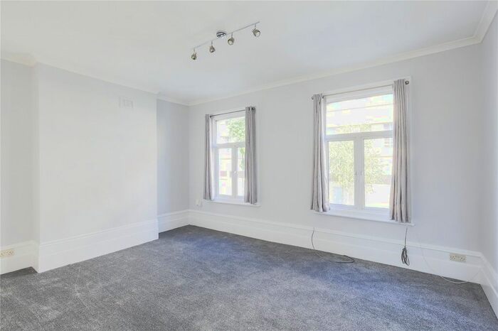 3 Bedroom Flat To Rent In Axminster Road, Islington, London, N7