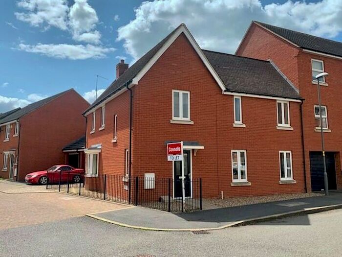 3 Bedroom Semi-Detached House To Rent In The Warren, Berryfields, Aylesbury, HP18