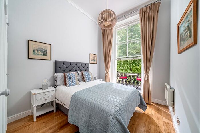 1 Bedroom Flat For Sale In The Colonnades, Porchester Square, London, W2