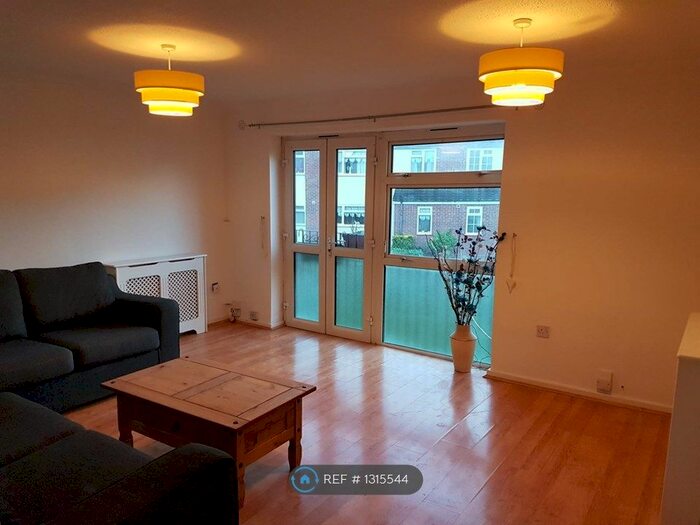 2 Bedroom Flat To Rent In Little Cattins, Harlow CM19