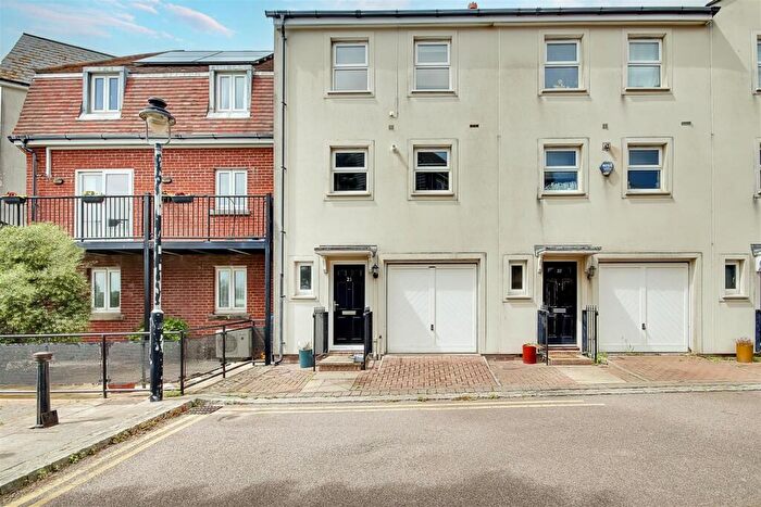 4 Bedroom End Of Terrace House To Rent In Surrey Street, Littlehampton, BN17