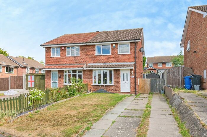 3 Bedroom Semi Detached House For Sale In Greenheart, Tamworth, B77