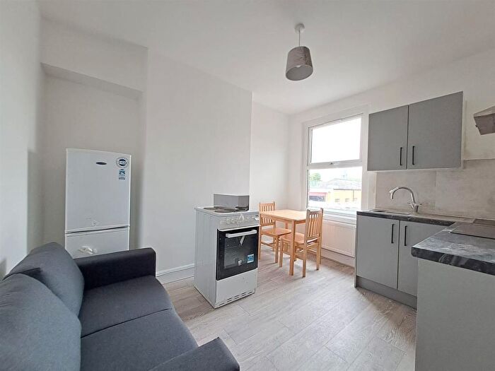 2 Bedroom Property To Rent In Lincoln Road, Enfield, EN3