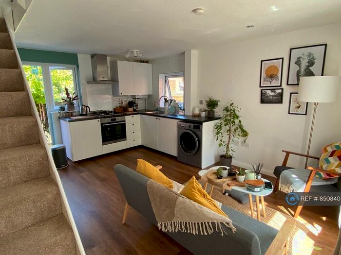 1 Bedroom Semi-Detached House To Rent In Globe Pond Road, London, SE16