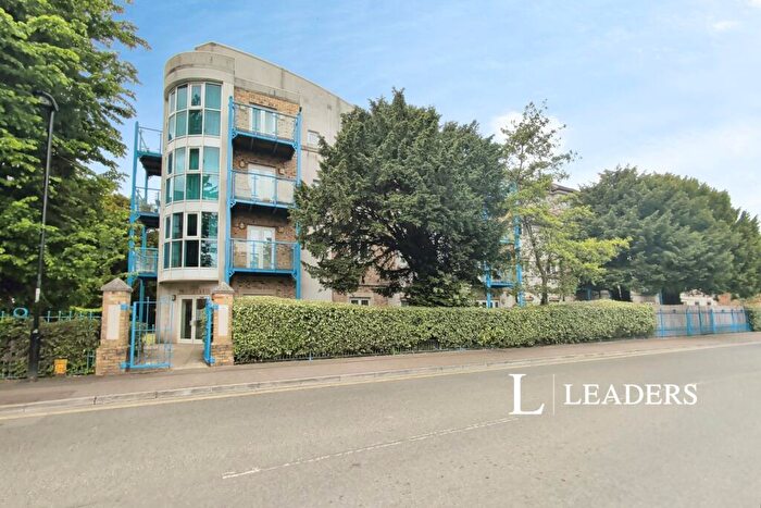 2 Bedroom Apartment For Sale In Hulse Road, Southampton, Hampshire, SO15