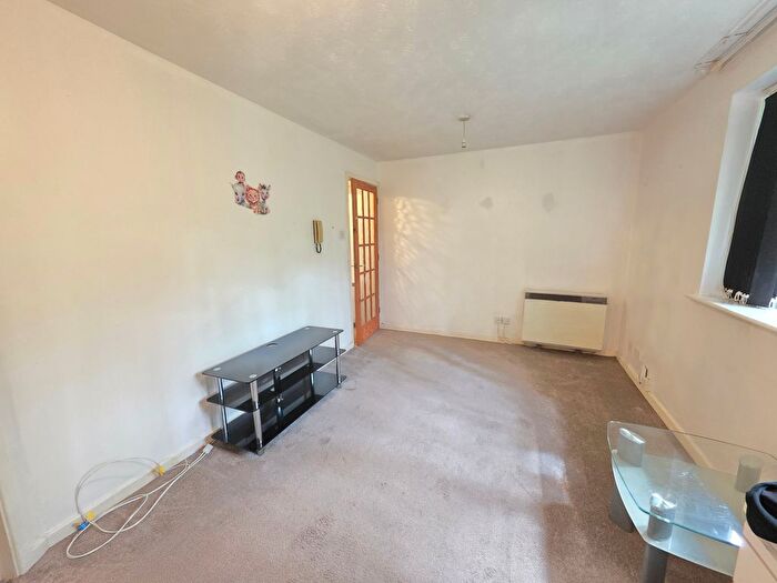 1 Bedroom Flat To Rent In Rodeheath, Luton, LU4