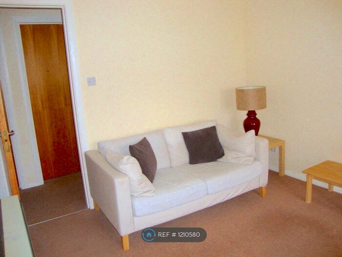 2 Bedroom Flat To Rent In Pitmedden Crescent, Aberdeen, AB10