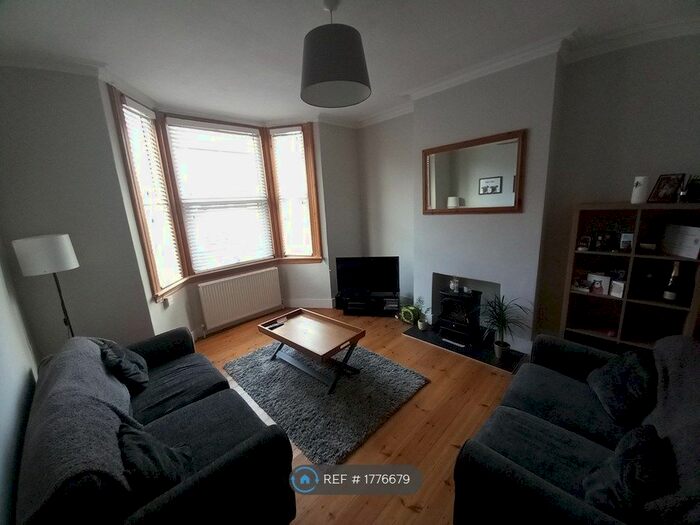 1 Bedroom Flat To Rent In Cochrane Road, Wimbledon, SW19