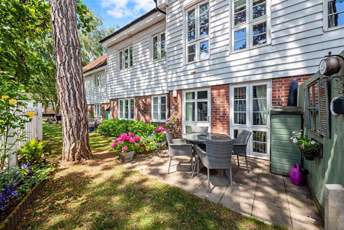 2 Bedroom Flat For Sale In Elizabeth House, Mickleham Gardens, Cheam Village, SM3