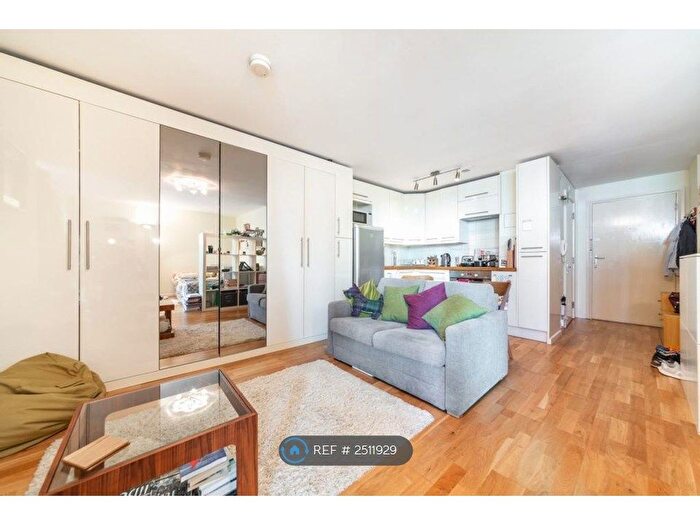 Studio To Rent In St. George Wharf, London, SW8