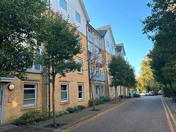 3 Bedroom Flat To Rent In St. Andrews Close, Canterbury, CT1