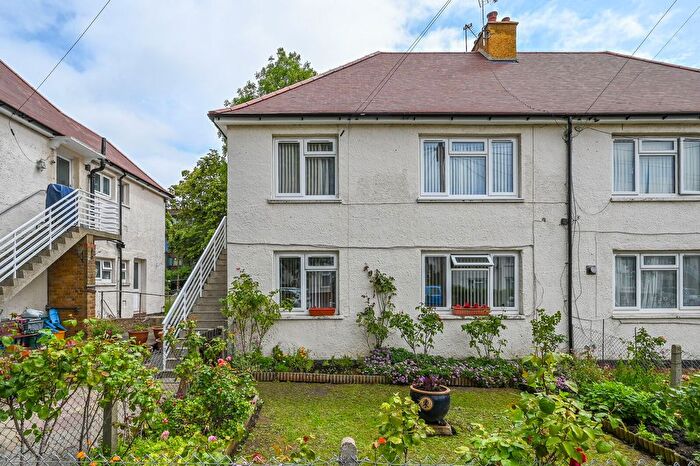2 Bedroom Flat To Rent In Browning Avenue, Hanwell, London, W7