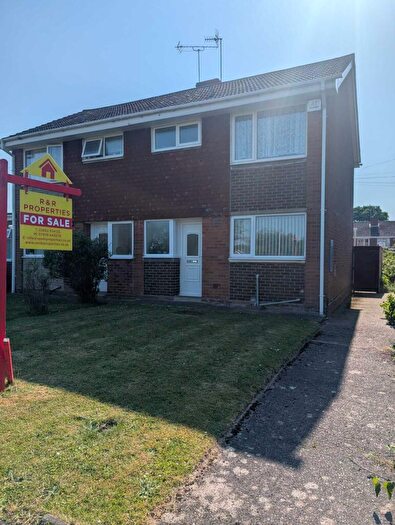 3 Bedroom Semi-Detached House For Sale In Oakleigh Walk, Kingswinford, DY6