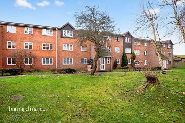 1 Bedroom Flat For Sale In Stevenson Close, Barnet, EN5